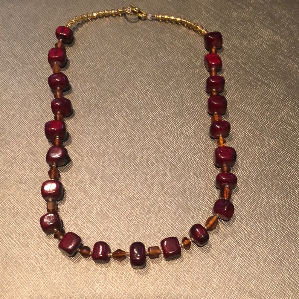 Short red necklace!!